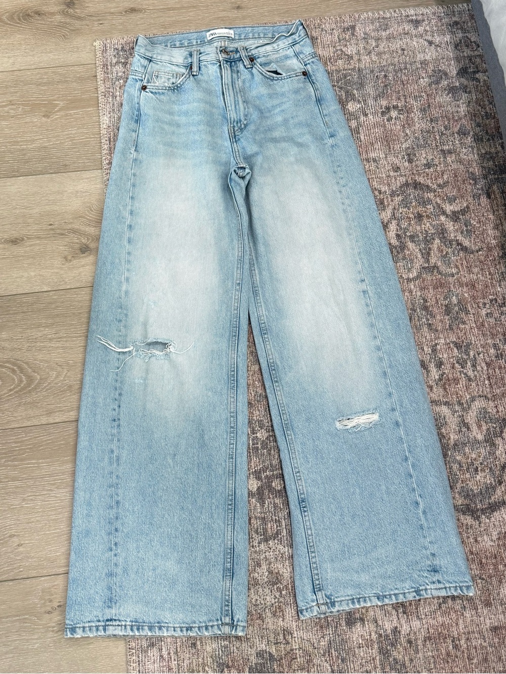 ZARA Light Wash Denim Jeans SZ 0